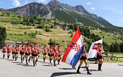 Mažoretkinje nastupile u Italiji