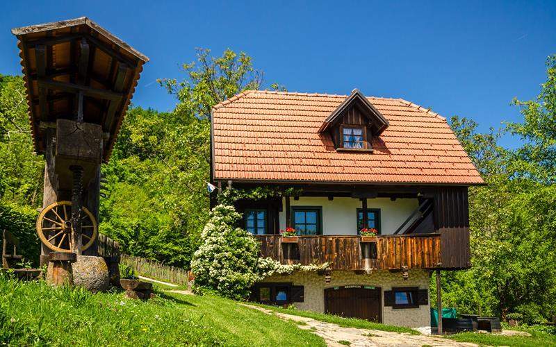 Ethno house under Okić